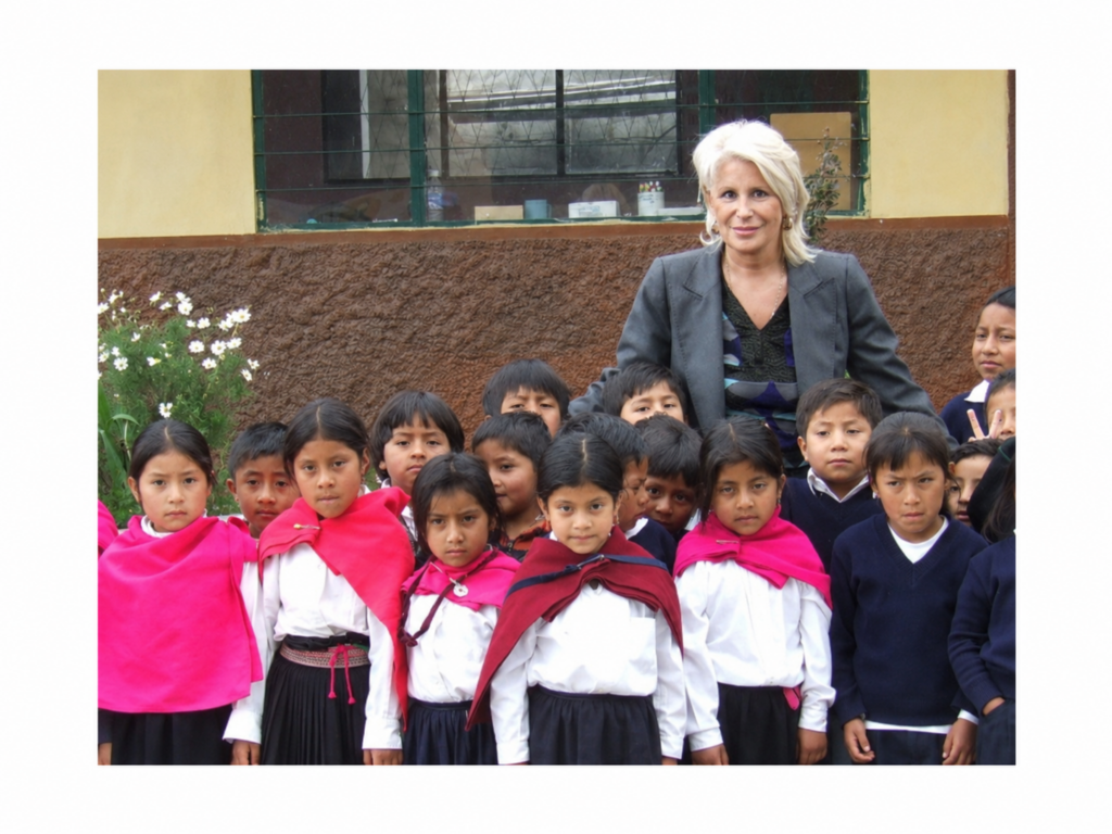 Acompañamiento y apoyo a comunidades indígenas mediante iniciativas educativas, culturales y solidarias.